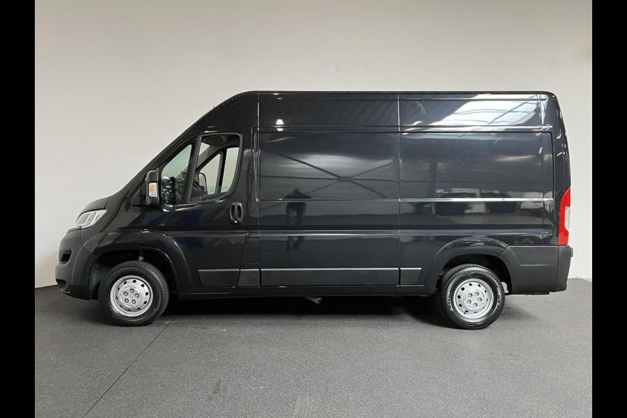 Opel Movano 140 PK L2H2 Edition Airco Navigatie Trekhaak Cruise control Nieuw Model Parkeersensoren
