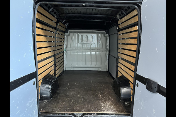 Opel Movano 140 PK L2H2 Edition Airco Navigatie Trekhaak Cruise control Nieuw Model Parkeersensoren