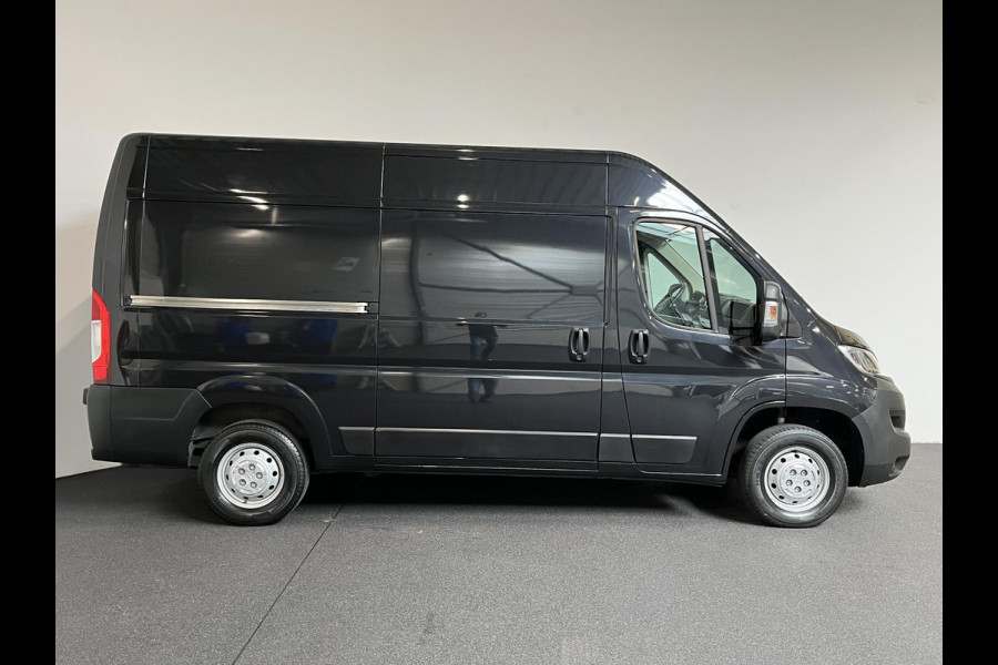 Opel Movano 140 PK L2H2 Edition Airco Navigatie Trekhaak Cruise control Nieuw Model Parkeersensoren