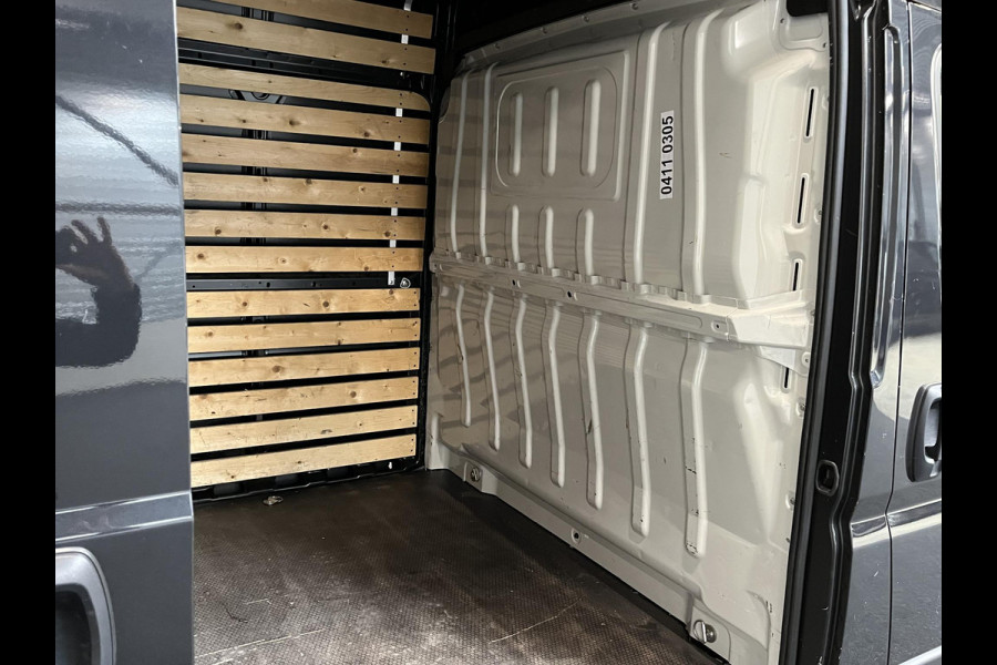 Opel Movano 140 PK L2H2 Edition Airco Navigatie Trekhaak Cruise control Nieuw Model Parkeersensoren