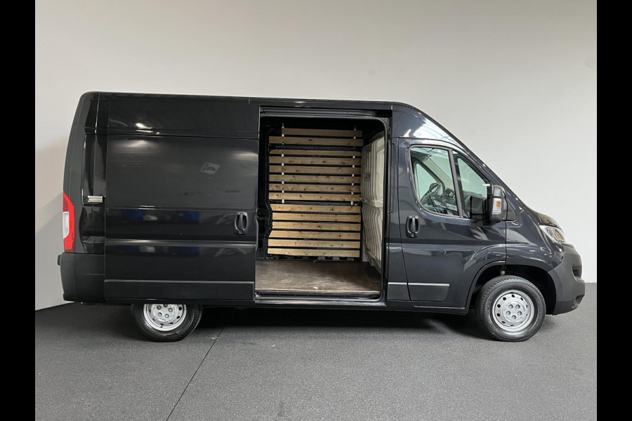 Opel Movano 140 PK L2H2 Edition Airco Navigatie Trekhaak Cruise control Nieuw Model Parkeersensoren