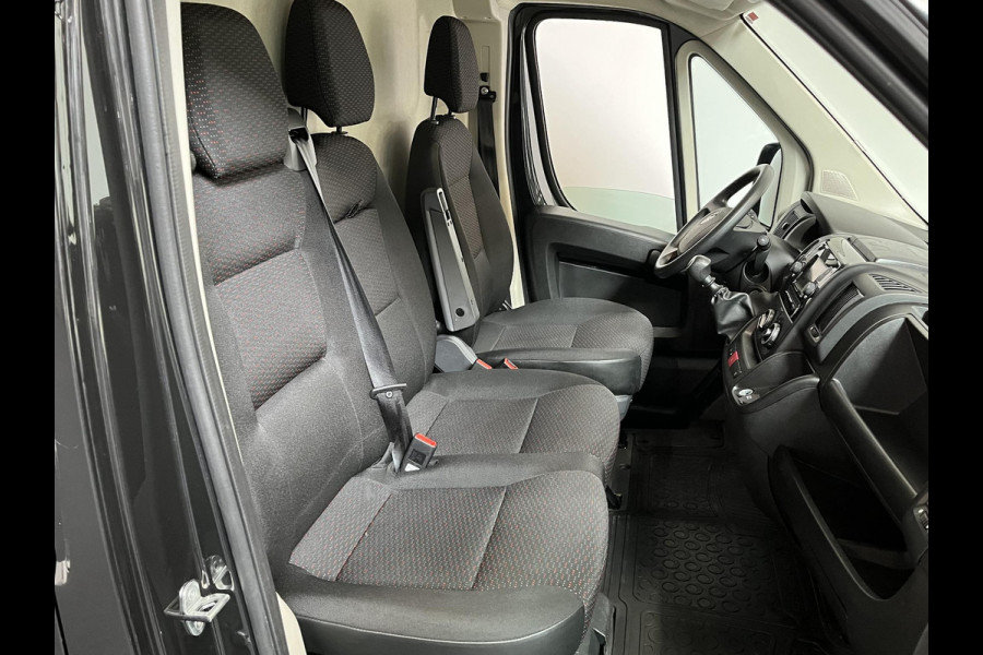 Opel Movano 140 PK L2H2 Edition Airco Navigatie Trekhaak Cruise control Nieuw Model Parkeersensoren