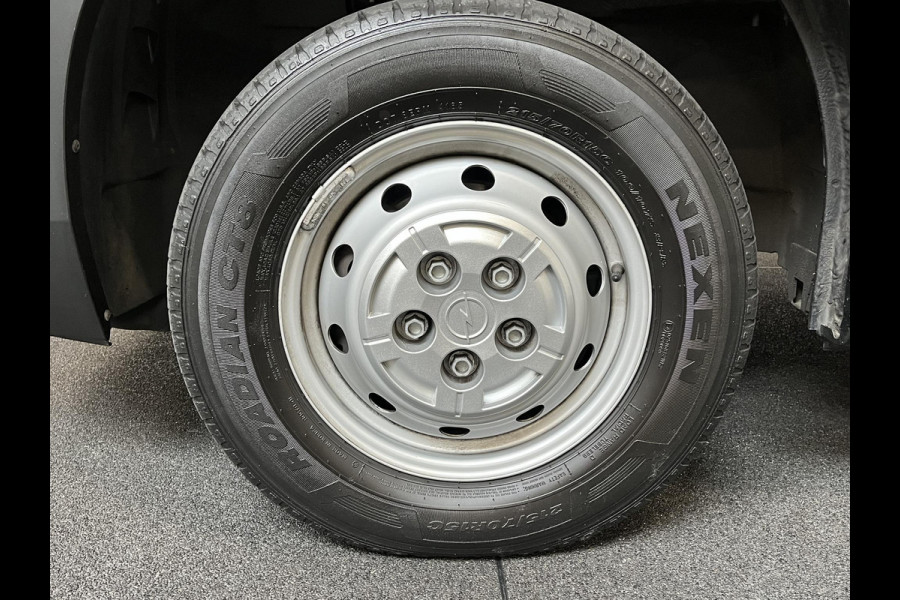 Opel Movano 140 PK L2H2 Edition Airco Navigatie Trekhaak Cruise control Nieuw Model Parkeersensoren