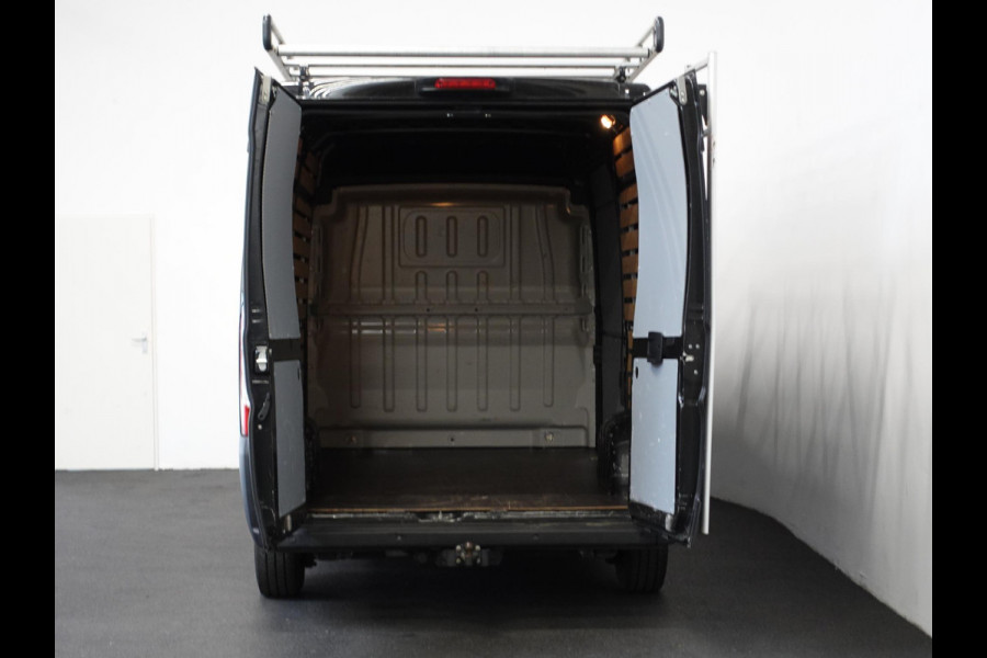 Opel Movano 140pk L2H2 Edition Airco Navigatie Parkeersensoren Trekhaak Cruise Imperiaal