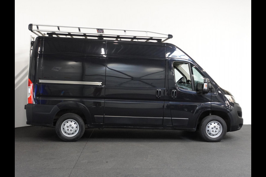 Opel Movano 140pk L2H2 Edition Airco Navigatie Parkeersensoren Trekhaak Cruise Imperiaal