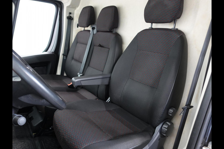 Opel Movano 140pk L2H2 Edition Airco Navigatie Parkeersensoren Trekhaak Cruise Imperiaal