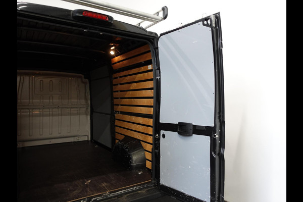 Opel Movano 140pk L2H2 Edition Airco Navigatie Parkeersensoren Trekhaak Cruise Imperiaal