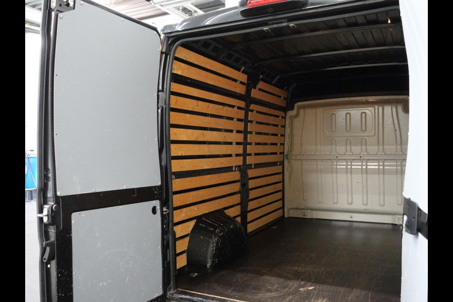 Opel Movano 140pk L2H2 Edition Airco Navigatie Parkeersensoren Trekhaak Cruise Imperiaal