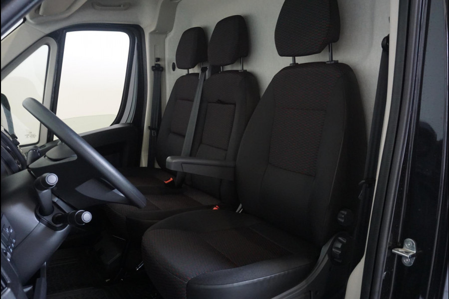 Opel Movano 140pk L2H2 Edition Navi Camera Parkeersensoren Trekhaak Cruise control Airco