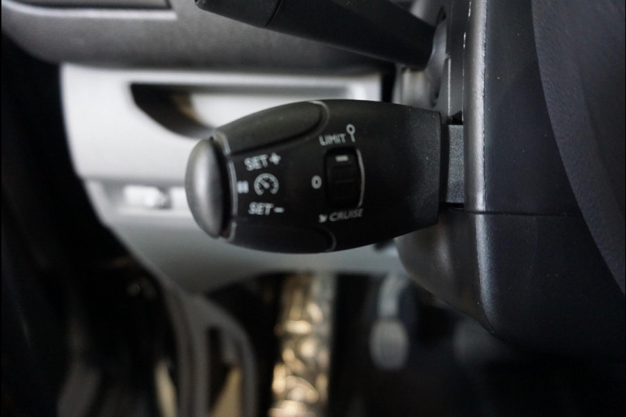 Opel Vivaro 1.5 CDTI L3H1 Dubbele Cabine Edition Airco Navigatie Trekhaak Parkeersensoren 6 Zits Camera