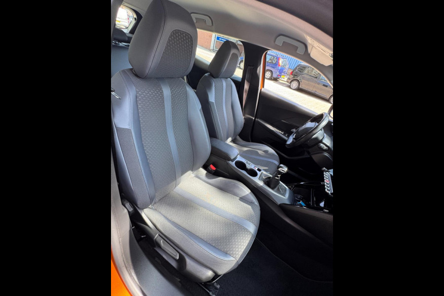 Peugeot 2008 1.2 PureTech Allure - Navigatie/Apple I Airco I LED I PDC & Achteruitrij camera I Sport velgen I Dealer onderhouden
