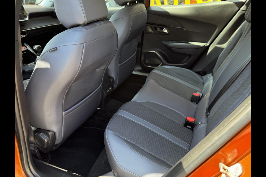 Peugeot 2008 1.2 PureTech Allure - Navigatie/Apple I Airco I LED I PDC & Achteruitrij camera I Sport velgen I Dealer onderhouden