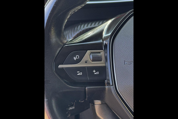 Peugeot 2008 1.2 PureTech Allure - Navigatie/Apple I Airco I LED I PDC & Achteruitrij camera I Sport velgen I Dealer onderhouden
