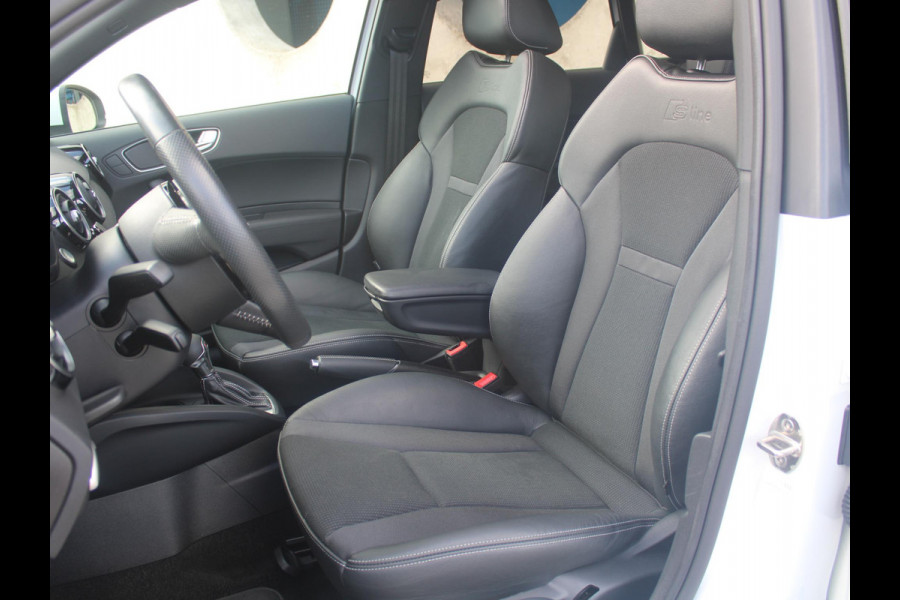 Audi A1 Sportback 1.4 TFSI Sport S line Edition | ELEKTRISCH SCHUIFDAK | NAVIGATIE | TREKHAAK |