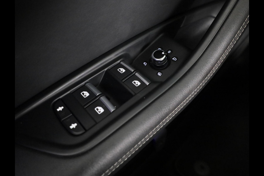 Audi A4 Avant 40 TFSI Sport S line edition 191pk | Panoramadak | Navigatie | Verwarmbare voorstoelen | 18 inch lichtmetalen velgen