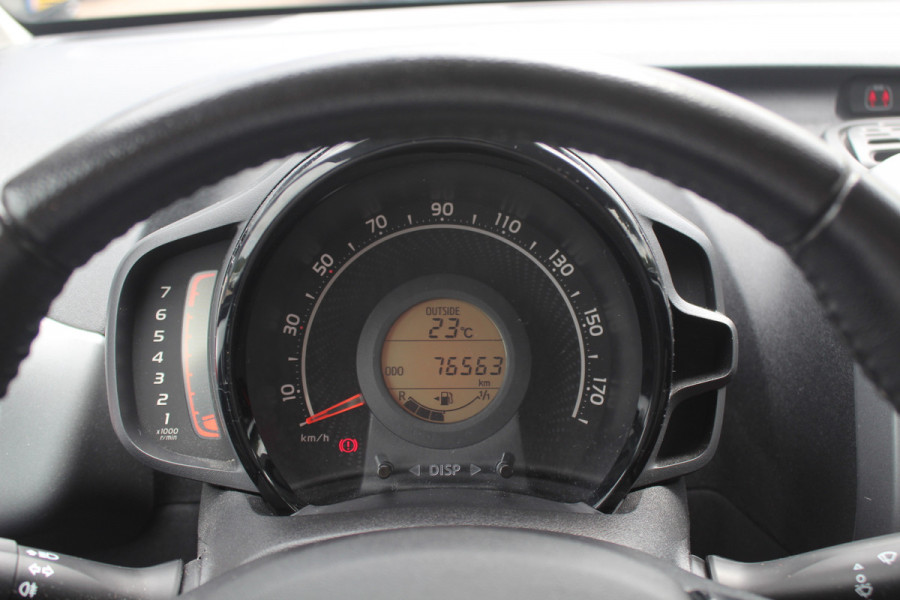 Toyota Aygo 1.0 VVT-i x-play / Camera / Navigatie / 15'' / Cruise Control / Bluetooth / LED Dagrijvelrichting