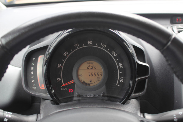 Toyota Aygo 1.0 VVT-i x-play / Camera / Navigatie / 15'' / Cruise Control / Bluetooth / LED Dagrijvelrichting