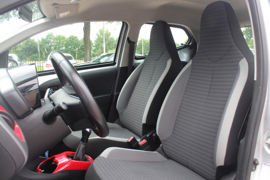 Toyota Aygo 1.0 VVT-i x-play / Camera / Navigatie / 15'' / Cruise Control / Bluetooth / LED Dagrijvelrichting