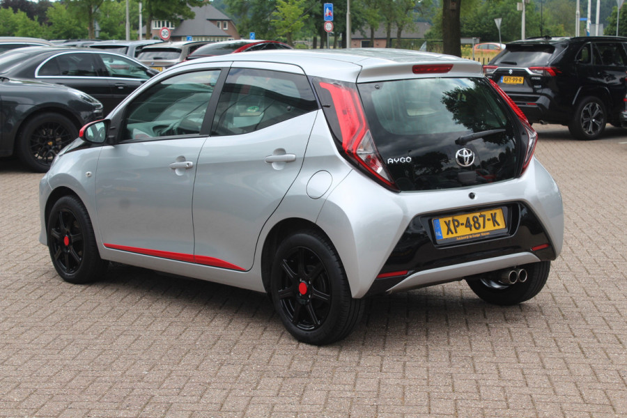 Toyota Aygo 1.0 VVT-i x-play / Camera / Navigatie / 15'' / Cruise Control / Bluetooth / LED Dagrijvelrichting