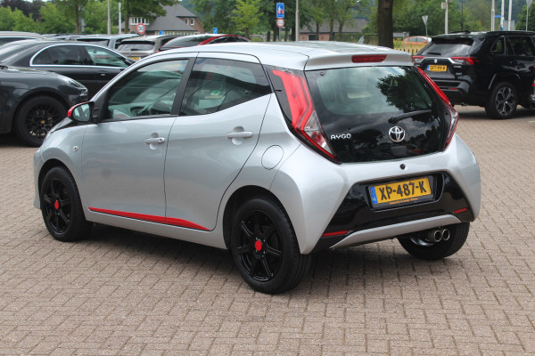 Toyota Aygo 1.0 VVT-i x-play / Camera / Navigatie / 15'' / Cruise Control / Bluetooth / LED Dagrijvelrichting