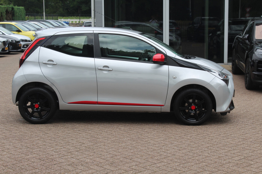 Toyota Aygo 1.0 VVT-i x-play / Camera / Navigatie / 15'' / Cruise Control / Bluetooth / LED Dagrijvelrichting