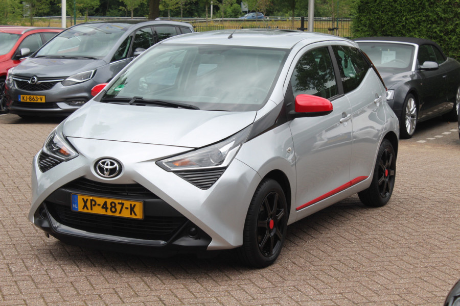 Toyota Aygo 1.0 VVT-i x-play / Camera / Navigatie / 15'' / Cruise Control / Bluetooth / LED Dagrijvelrichting