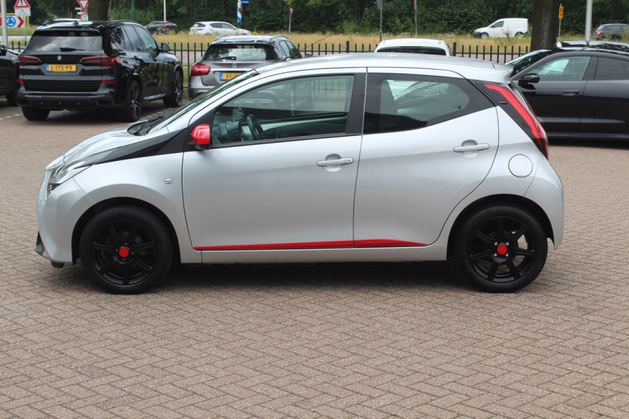 Toyota Aygo 1.0 VVT-i x-play / Camera / Navigatie / 15'' / Cruise Control / Bluetooth / LED Dagrijvelrichting