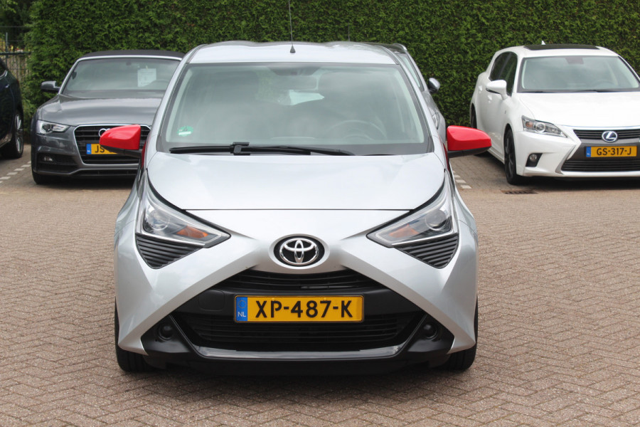 Toyota Aygo 1.0 VVT-i x-play / Camera / Navigatie / 15'' / Cruise Control / Bluetooth / LED Dagrijvelrichting