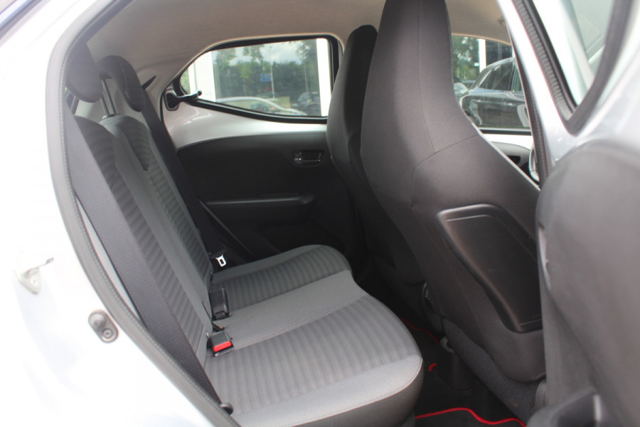 Toyota Aygo 1.0 VVT-i x-play / Camera / Navigatie / 15'' / Cruise Control / Bluetooth / LED Dagrijvelrichting