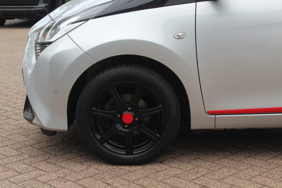 Toyota Aygo 1.0 VVT-i x-play / Camera / Navigatie / 15'' / Cruise Control / Bluetooth / LED Dagrijvelrichting
