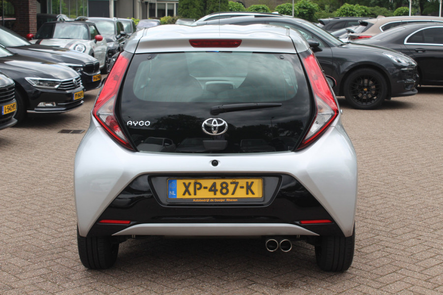 Toyota Aygo 1.0 VVT-i x-play / Camera / Navigatie / 15'' / Cruise Control / Bluetooth / LED Dagrijvelrichting