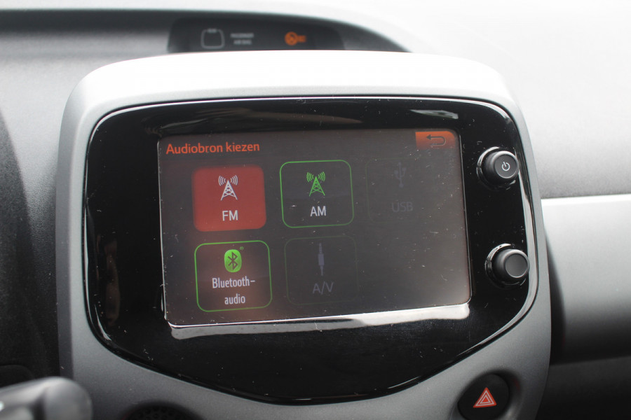 Toyota Aygo 1.0 VVT-i x-play / Camera / Navigatie / 15'' / Cruise Control / Bluetooth / LED Dagrijvelrichting