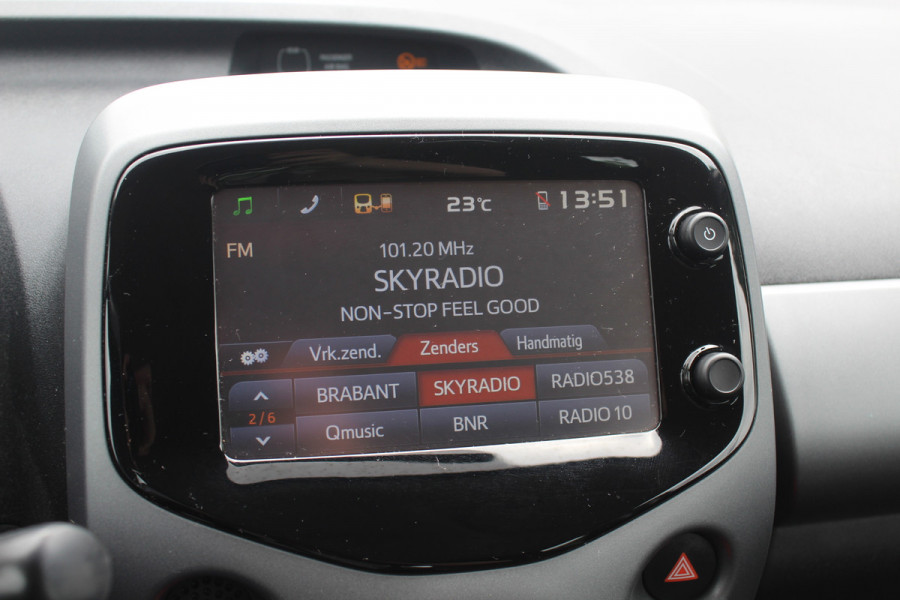 Toyota Aygo 1.0 VVT-i x-play / Camera / Navigatie / 15'' / Cruise Control / Bluetooth / LED Dagrijvelrichting