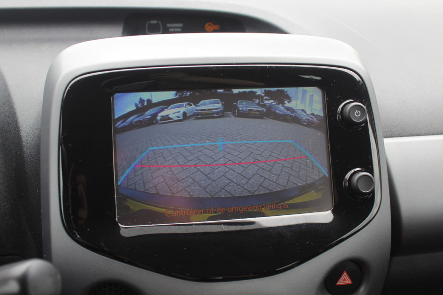 Toyota Aygo 1.0 VVT-i x-play / Camera / Navigatie / 15'' / Cruise Control / Bluetooth / LED Dagrijvelrichting