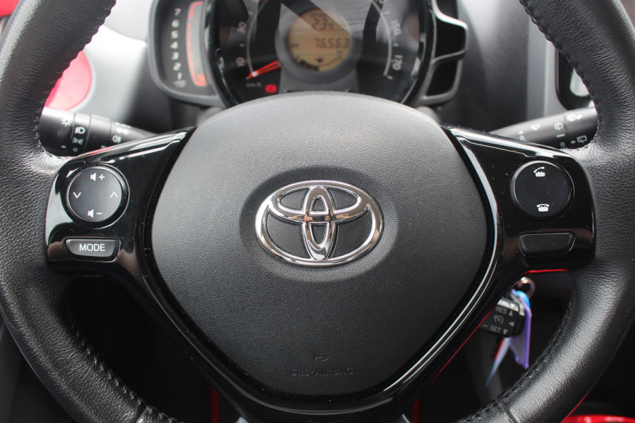 Toyota Aygo 1.0 VVT-i x-play / Camera / Navigatie / 15'' / Cruise Control / Bluetooth / LED Dagrijvelrichting