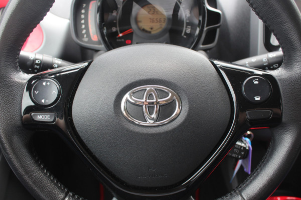 Toyota Aygo 1.0 VVT-i x-play / Camera / Navigatie / 15'' / Cruise Control / Bluetooth / LED Dagrijvelrichting