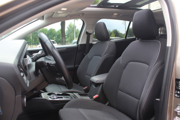 Ford FOCUS Wagon 1.0 EcoBoost Titanium Business / Trekhaak / Panoramadak / Camera / Head-up / B&O / 19'' / Keyless / Navigatie / Stuurverwarming / Dodehoek / DAB / Stoelverwarming / Cruise Control