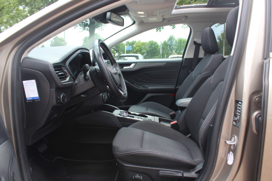 Ford FOCUS Wagon 1.0 EcoBoost Titanium Business / Trekhaak / Panoramadak / Camera / Head-up / B&O / 19'' / Keyless / Navigatie / Stuurverwarming / Dodehoek / DAB / Stoelverwarming / Cruise Control