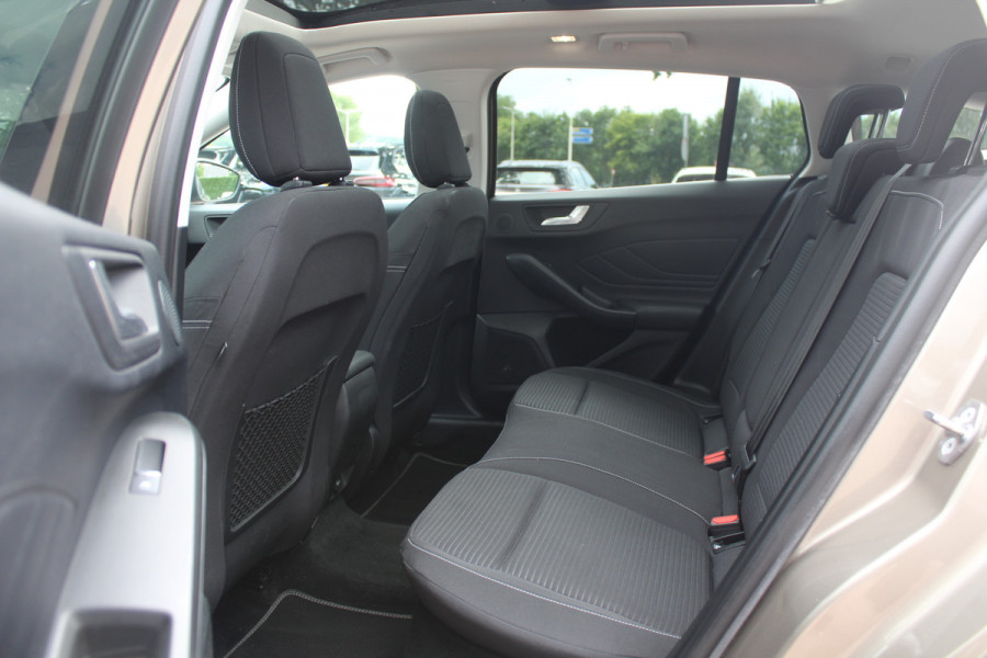 Ford FOCUS Wagon 1.0 EcoBoost Titanium Business / Trekhaak / Panoramadak / Camera / Head-up / B&O / 19'' / Keyless / Navigatie / Stuurverwarming / Dodehoek / DAB / Stoelverwarming / Cruise Control
