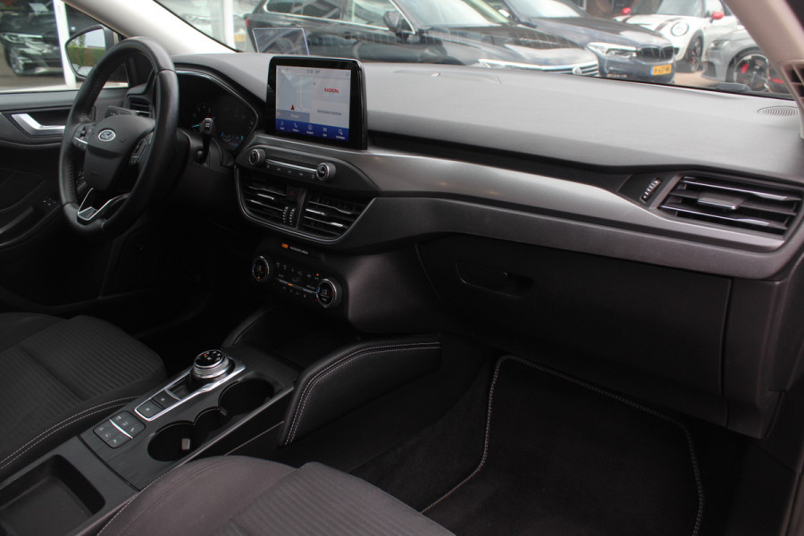 Ford FOCUS Wagon 1.0 EcoBoost Titanium Business / Trekhaak / Panoramadak / Camera / Head-up / B&O / 19'' / Keyless / Navigatie / Stuurverwarming / Dodehoek / DAB / Stoelverwarming / Cruise Control