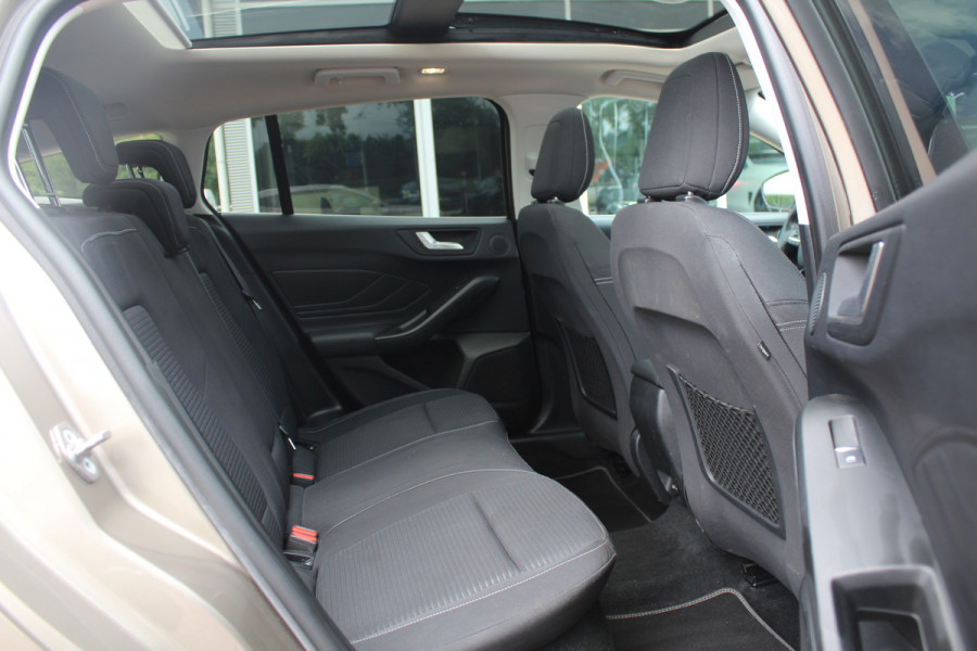 Ford FOCUS Wagon 1.0 EcoBoost Titanium Business / Trekhaak / Panoramadak / Camera / Head-up / B&O / 19'' / Keyless / Navigatie / Stuurverwarming / Dodehoek / DAB / Stoelverwarming / Cruise Control