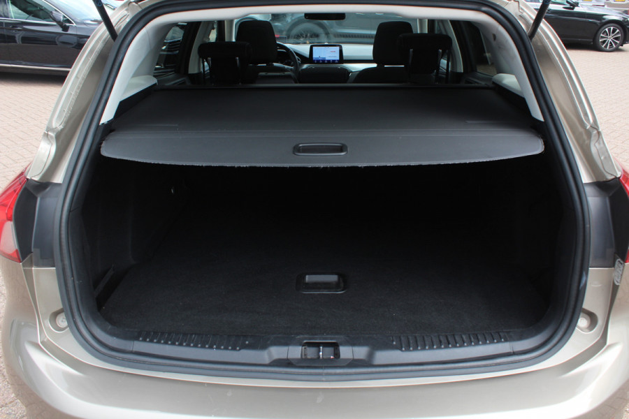 Ford FOCUS Wagon 1.0 EcoBoost Titanium Business / Trekhaak / Panoramadak / Camera / Head-up / B&O / 19'' / Keyless / Navigatie / Stuurverwarming / Dodehoek / DAB / Stoelverwarming / Cruise Control