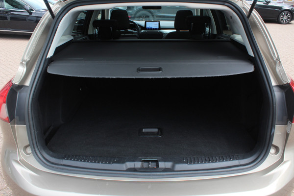 Ford FOCUS Wagon 1.0 EcoBoost Titanium Business / Trekhaak / Panoramadak / Camera / Head-up / B&O / 19'' / Keyless / Navigatie / Stuurverwarming / Dodehoek / DAB / Stoelverwarming / Cruise Control