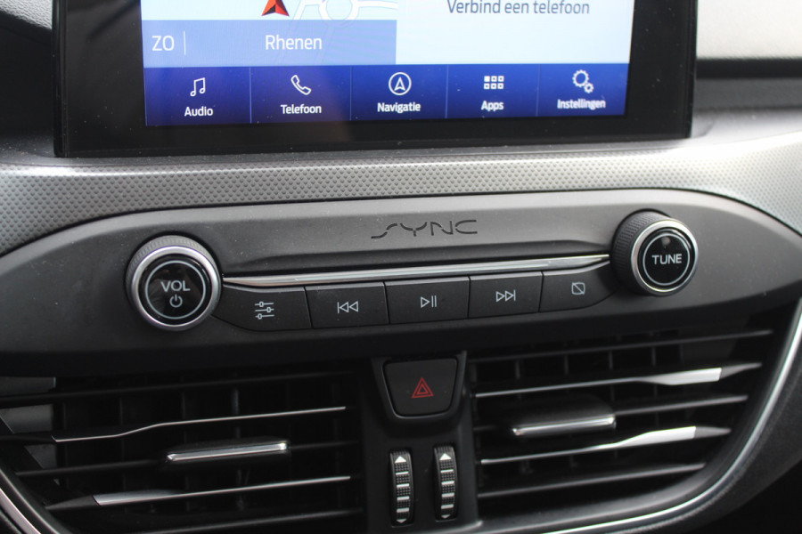 Ford FOCUS Wagon 1.0 EcoBoost Titanium Business / Trekhaak / Panoramadak / Camera / Head-up / B&O / 19'' / Keyless / Navigatie / Stuurverwarming / Dodehoek / DAB / Stoelverwarming / Cruise Control