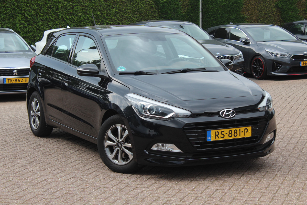 Hyundai i20 1.0 T-GDI Comfort / Trekhaak / Camera / Navigatie / Parkeerhulp achter / Cruise Control / Getint glas Hyundai i20 1.0 T-GDI Comfort / Trekhaak / Camera / Navigatie / Parkeerhulp achter / Cruise Control / Getint glas