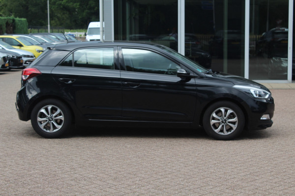 Hyundai i20 1.0 T-GDI Comfort / Trekhaak / Camera / Navigatie / Parkeerhulp achter / Cruise Control / Getint glas