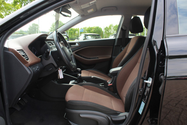Hyundai i20 1.0 T-GDI Comfort / Trekhaak / Camera / Navigatie / Parkeerhulp achter / Cruise Control / Getint glas
