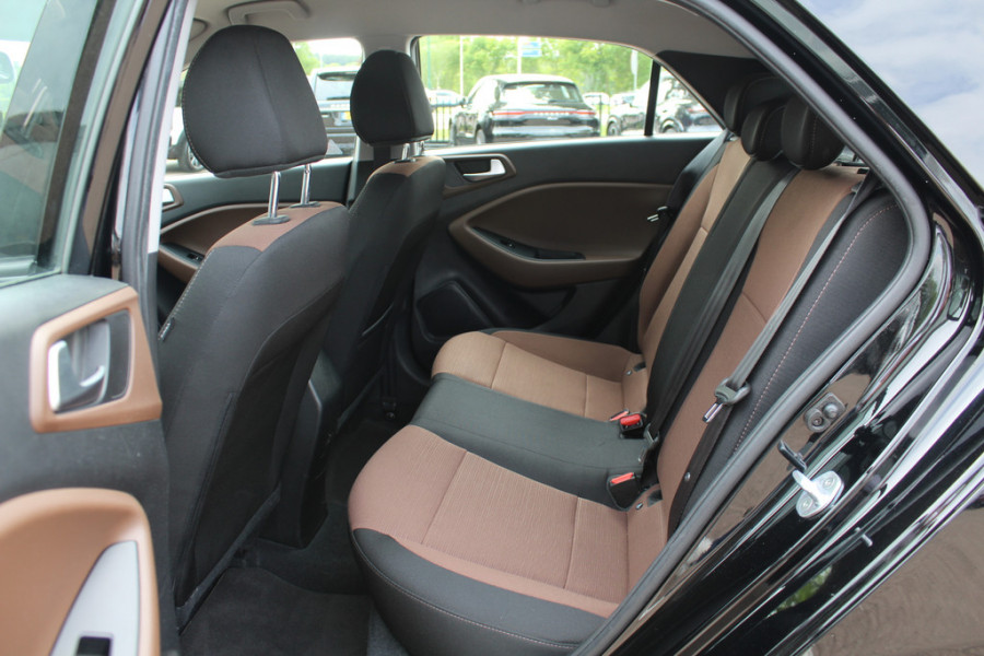 Hyundai i20 1.0 T-GDI Comfort / Trekhaak / Camera / Navigatie / Parkeerhulp achter / Cruise Control / Getint glas