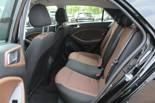 Hyundai i20 1.0 T-GDI Comfort / Trekhaak / Camera / Navigatie / Parkeerhulp achter / Cruise Control / Getint glas