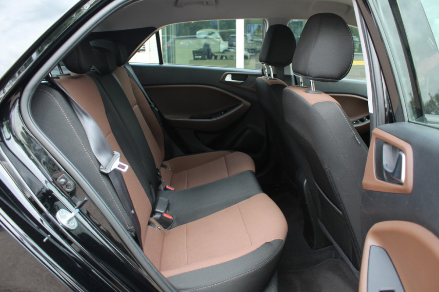 Hyundai i20 1.0 T-GDI Comfort / Trekhaak / Camera / Navigatie / Parkeerhulp achter / Cruise Control / Getint glas